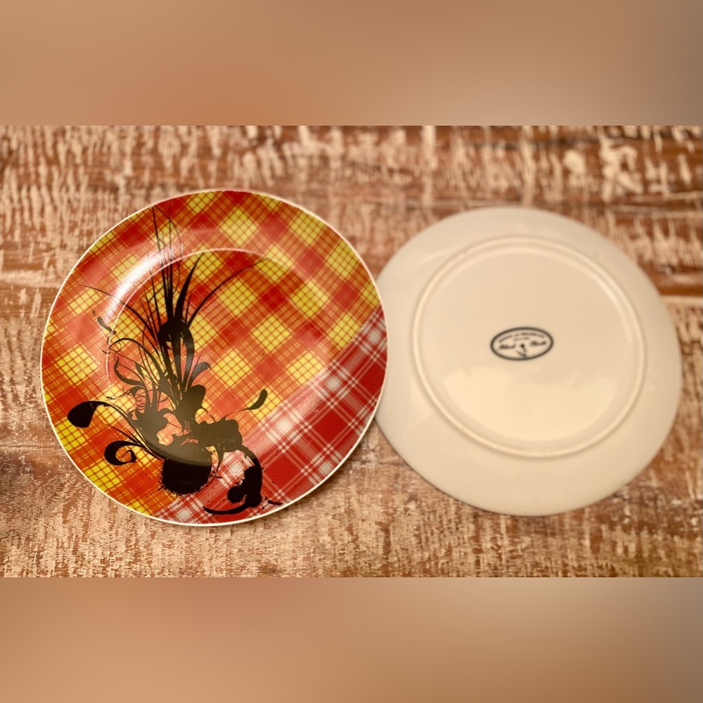 Set of 4 Black Thistle plates